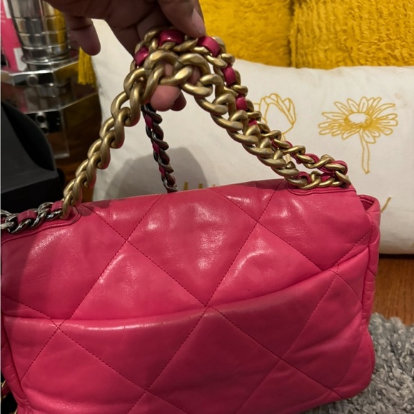 Large Chanel 19 Pink Quilted Leather Bag - Picture 4 of 11